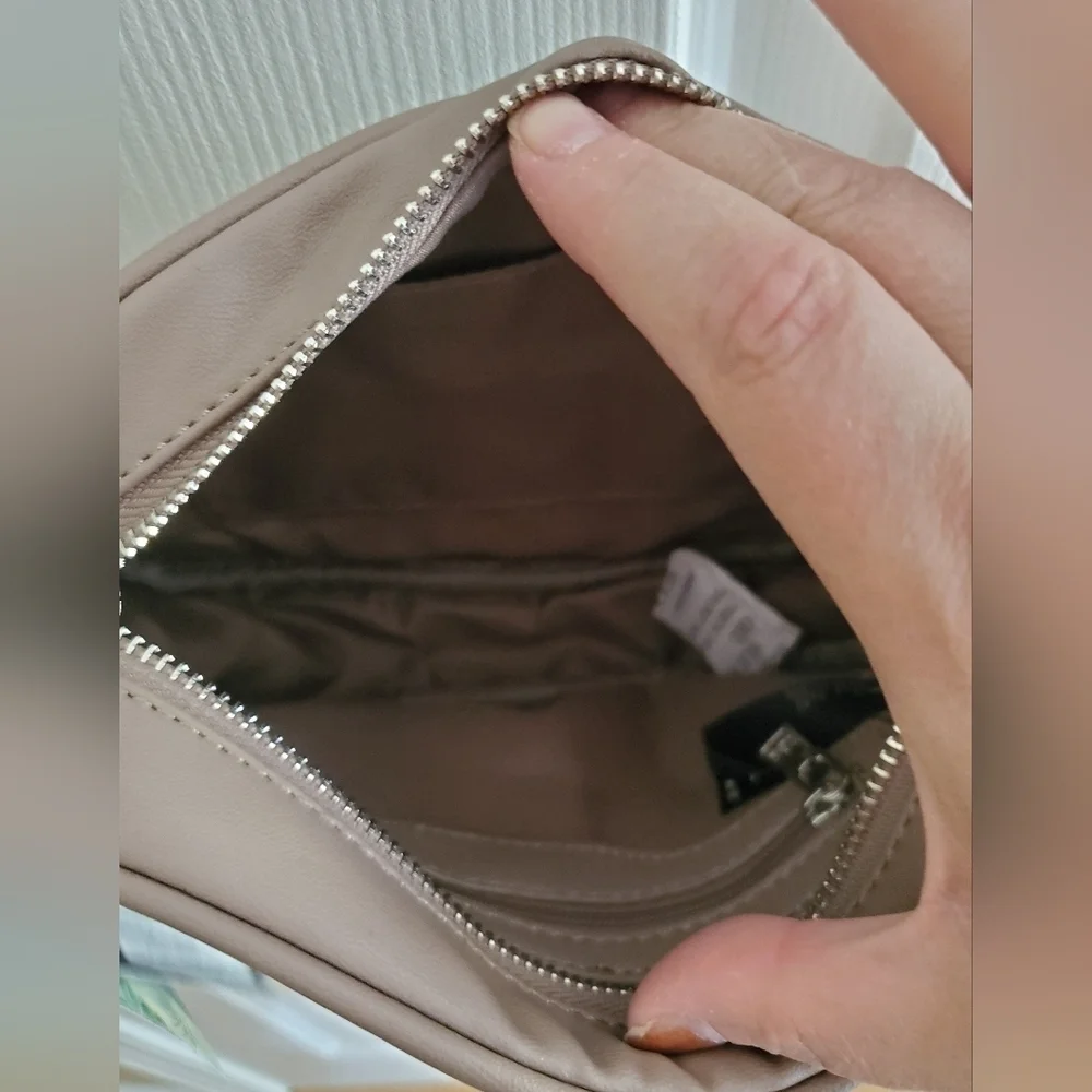 Badgley Mischka Camera bag with slip pocket in Taupe Vegan Leather